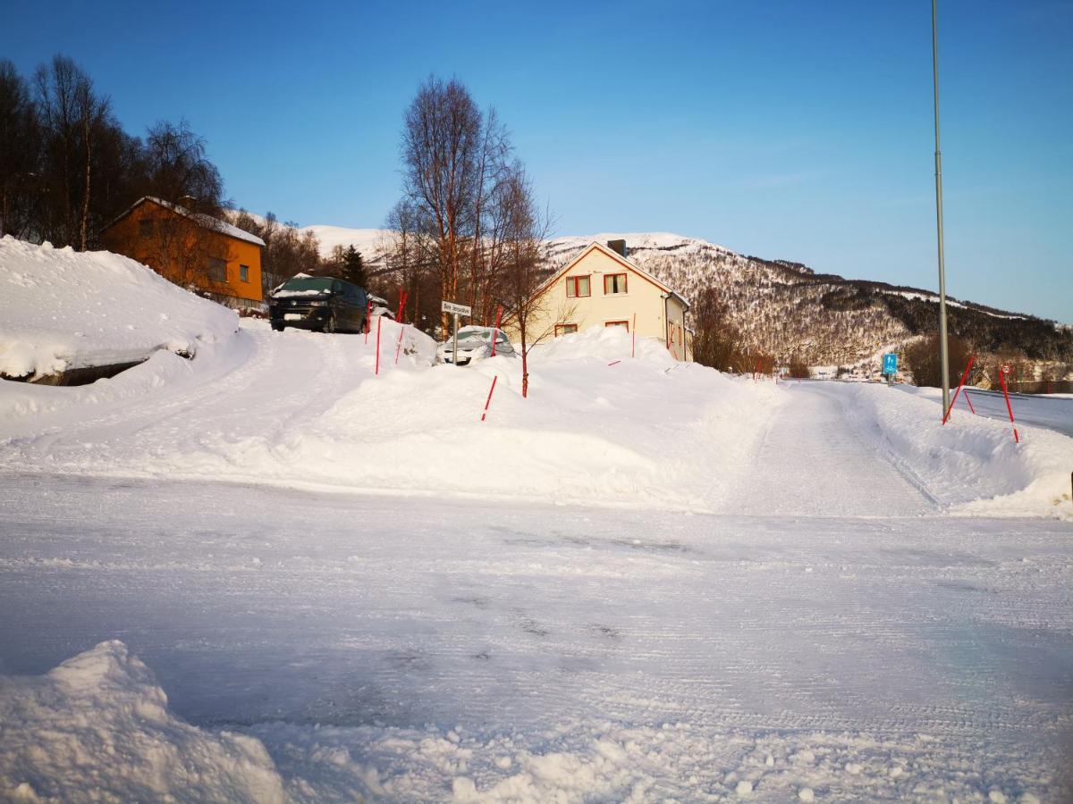 Lyngen, Mackay Appartment, Lyngen Lyngseidet Exterior photo