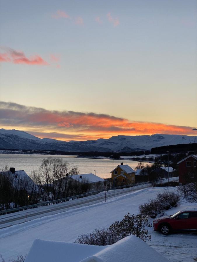 Lyngen, Mackay Appartment, Lyngen Lyngseidet Exterior photo